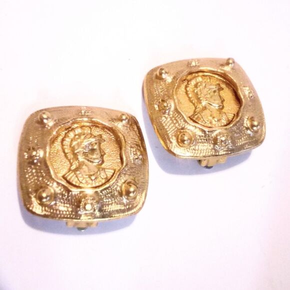 Vintage Gold Tone Roman Soldier Statement Clip On Earrings - Picture 4 of 5